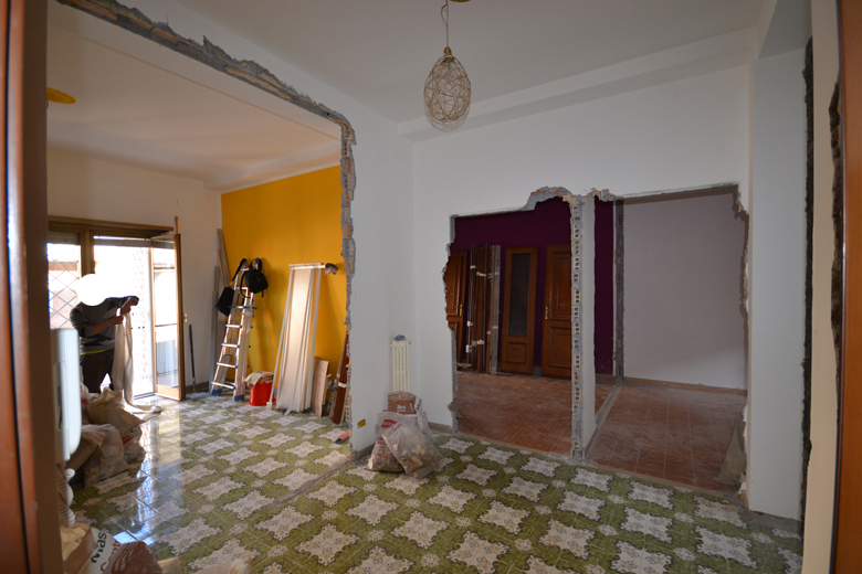 Via Ada Negri, Monte Sacro, Roma. Ingresso: ultimata la demolizione delle murature.